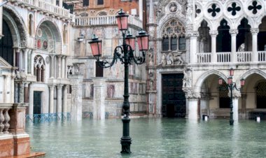 Italy declare state of Emergency : Venice Flood