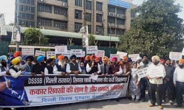 ਅੰਮ੍ਰਿਤਧਾਰੀ ਵਿਦਿਆਰਥਣ ਨੂੰ ਇਮਤਿਹਾਨ ਵਿੱਚ ਨਾ ਬੈਠਣ ਦੇਣ ਦੇ ਰੋਸ ਵਜੋਂ ਸਿੱਖਾਂ ਵੱਲੋਂ ਮੁਜ਼ਾਹਰਾ।