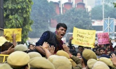 ਗੰਦਸਤਾਨ ਭਾਰਤ ਵਿਚ ਪੁਲਿਸ ਦੀ ਗੁੰਡਾਗਰਦੀ ਨਿਰੰਤਰ ਜਾਰੀ ।