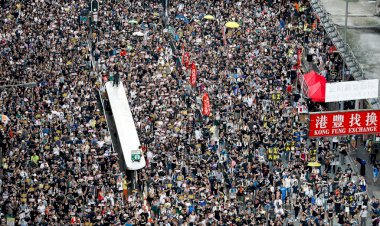 ਚੀਨ ਨੂੰ ਮਨੁਖੀ ਹੱਕਾਂ ਦੇ ਪੈਰੋਕਾਰਾ ਨੇ ਸਾਵਧਾਨ ਕੀਤਾ ਅਤੇ ਤਾਨਾਸ਼ਾਹੀ ਬੰਦ ਕਰਨ ਲਈ ਕਿਹਾ।