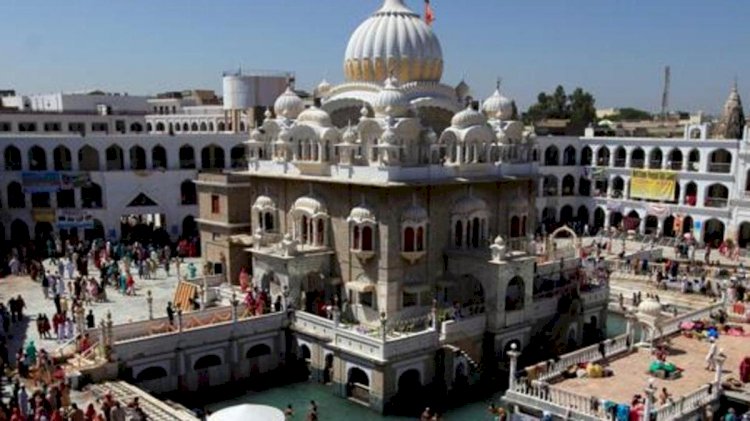 1,100 Sikhs reach Gurdwara Punja Sahib in Pakistan