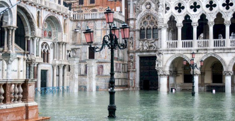 Italy declare state of Emergency : Venice Flood